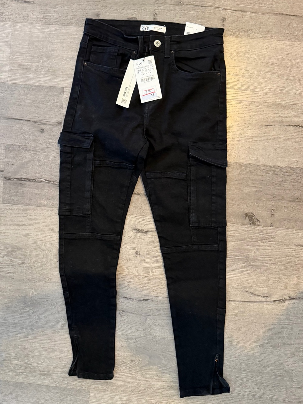 Zara Men’s Black Cargo Jeans with zipper ankle detail